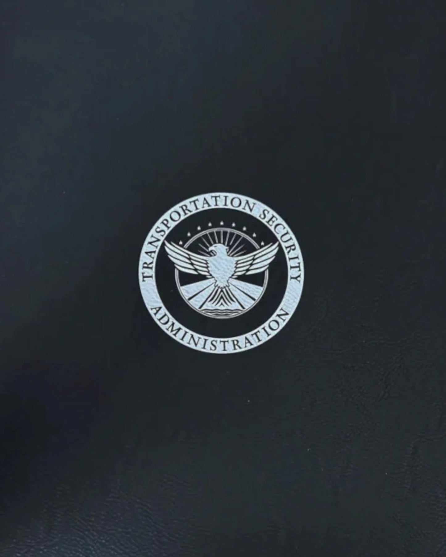 TSA INSIGNIA ZIPPERED LEATHERLETTE PADFOLIO